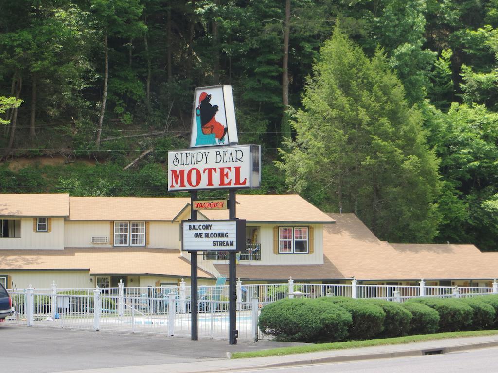 גטלינבורג Sleepy Bear Motel מראה חיצוני תמונה